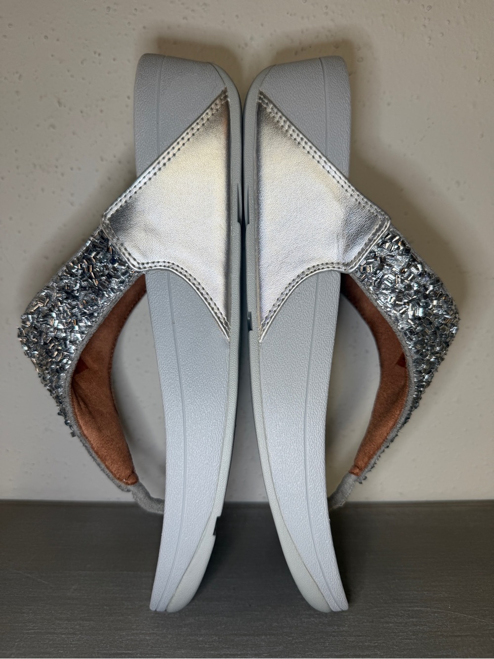 FitFlop Fleur Silver/Pewter Flower Comfort Wedge Flip Flop Thong Sandals US 8 - Picture 6 of 9